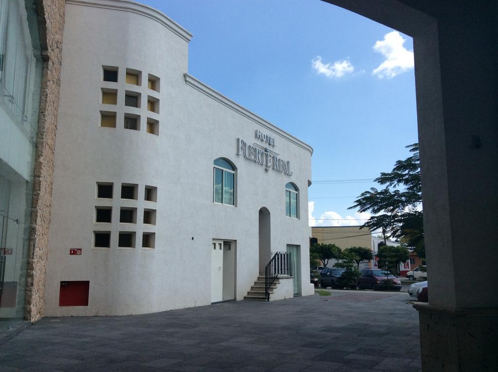 Hotel Fuerte Real シウダード・グスマン エクステリア 写真